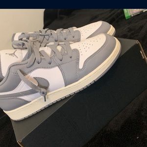 Air Jordan 1 low good condition band new